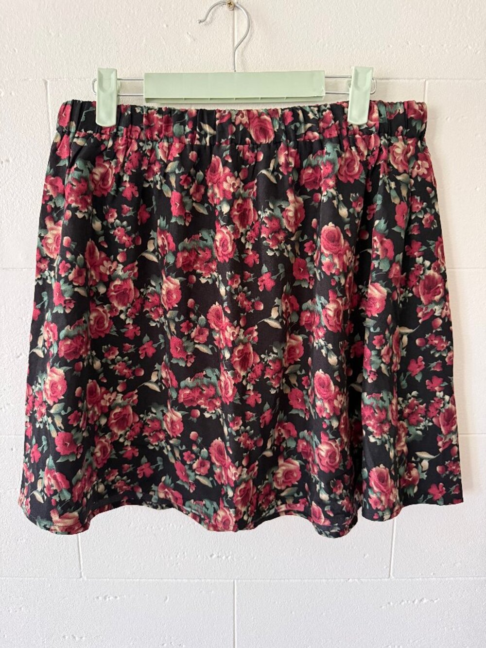 Womance | NWT Floral light and Flowy Mini Skirt | Large